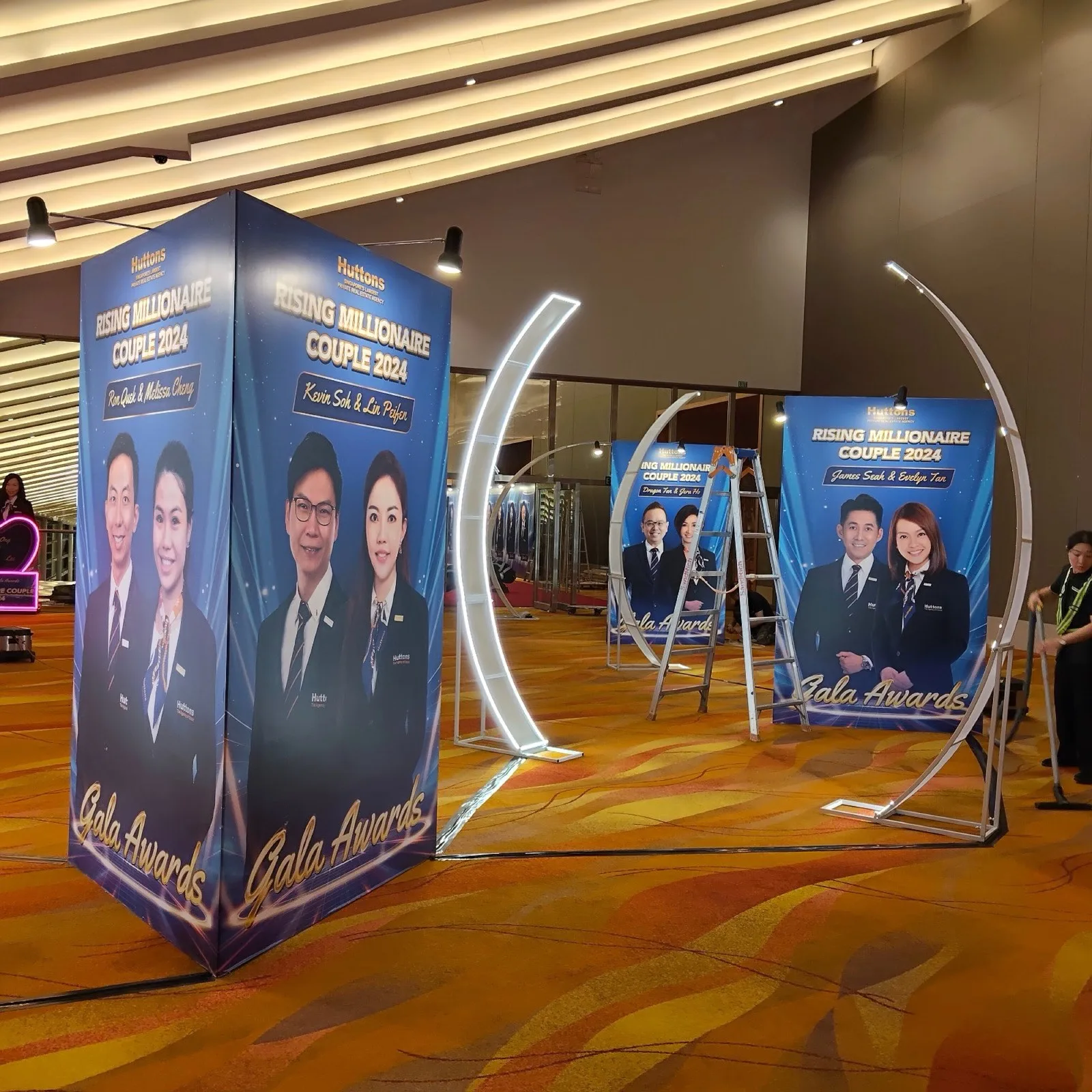 Freestanding nominee displays with illuminated arches